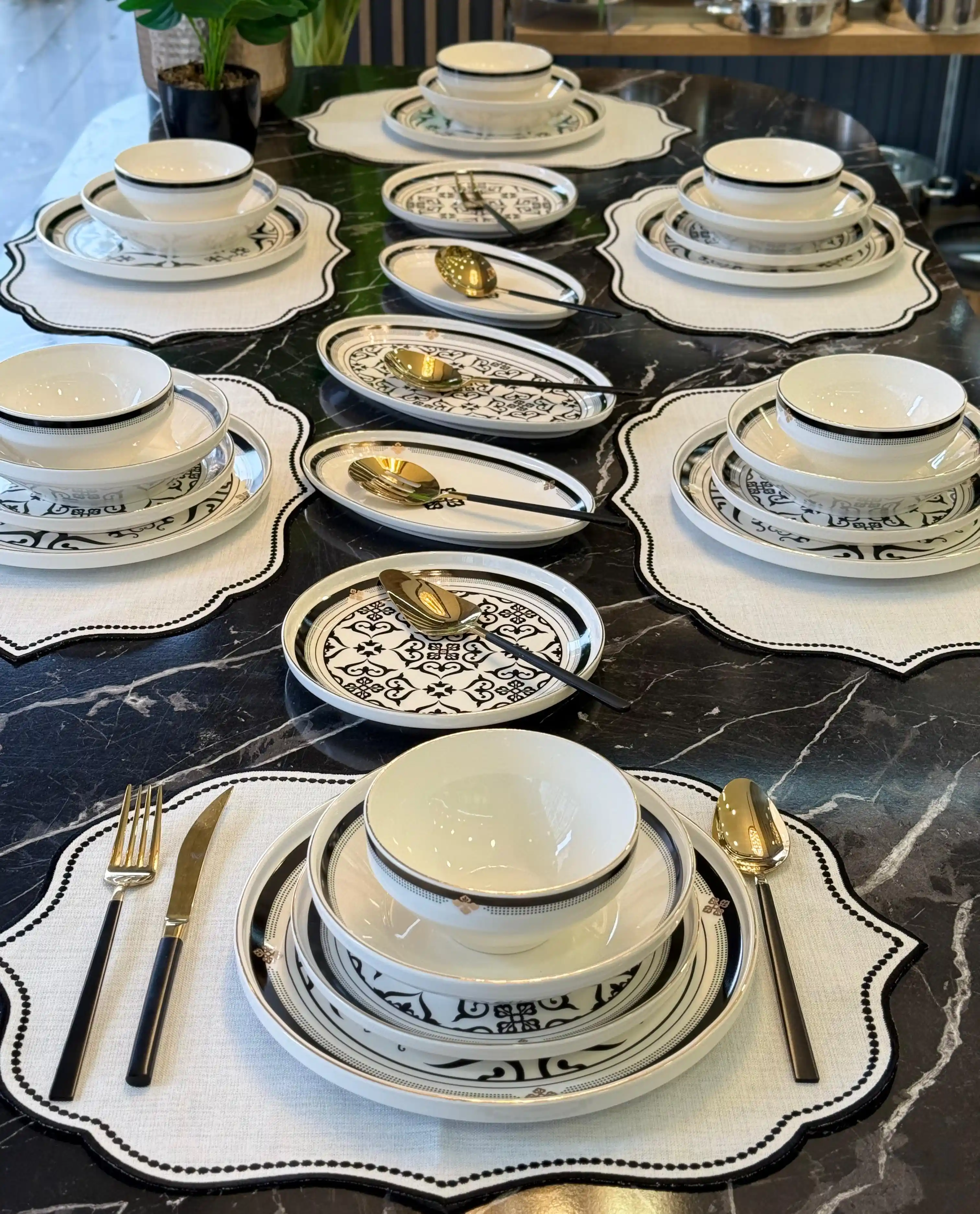 Hera Yemek Takımı ile Dekorasyonda Şıklık ve Fonksiyonellik Bir Arada