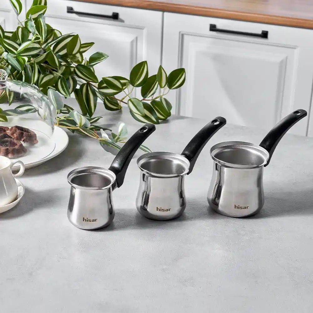 Hisar Cezve Seti ile Ev Dekorasyonunuza Şıklık Katın Geleneksel ve Modern Tasarımlarla Uyum Sağlar