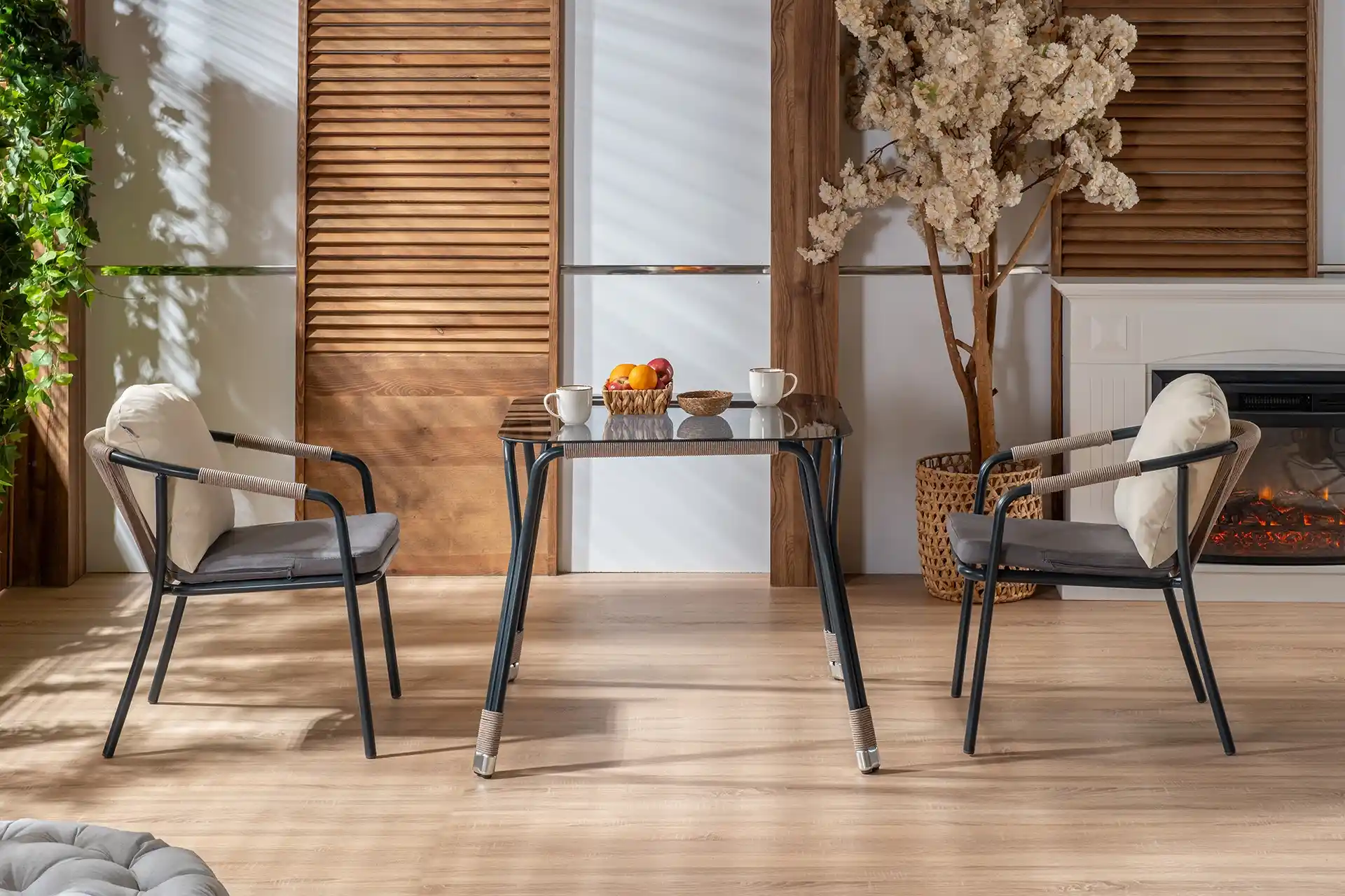 İkili Masa Takımlarıyla Dekorasyonunuza Şıklık Katmanın Yolları