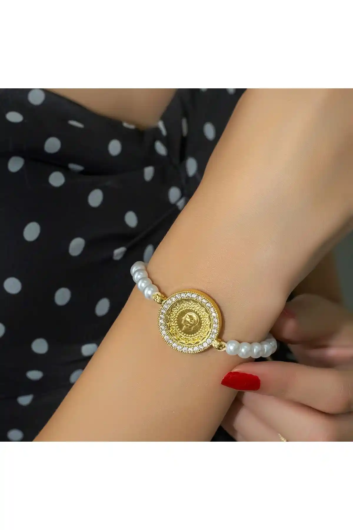 İnceliği ve Zarafeti Yansıtan İnci Çeyrek Bileklikler Modasında Güncel Trendler