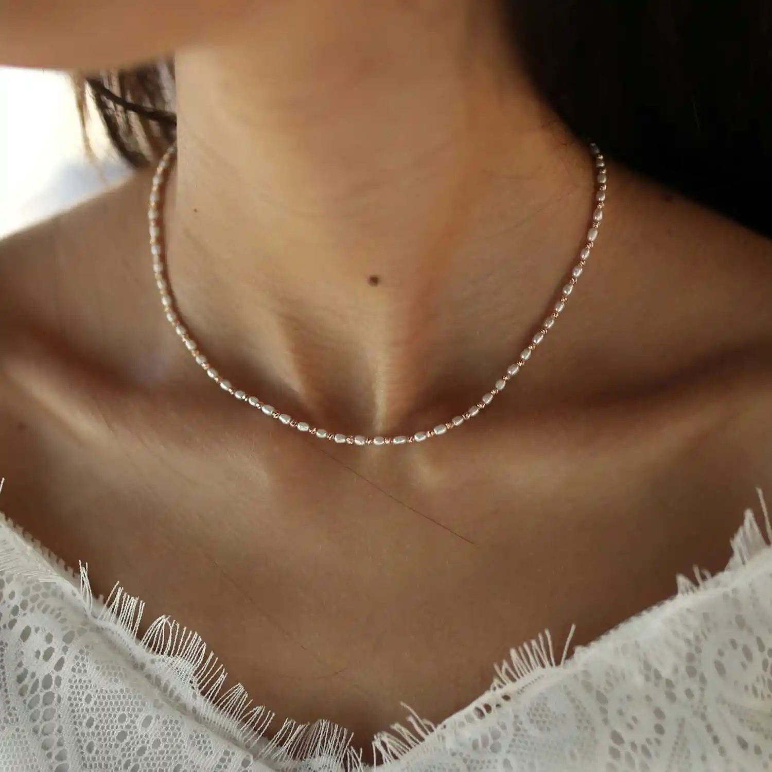 İnci Tasma Kolye ile Dekorasyonda Zarif ve Şık Detaylar Oluşturma Rehberi