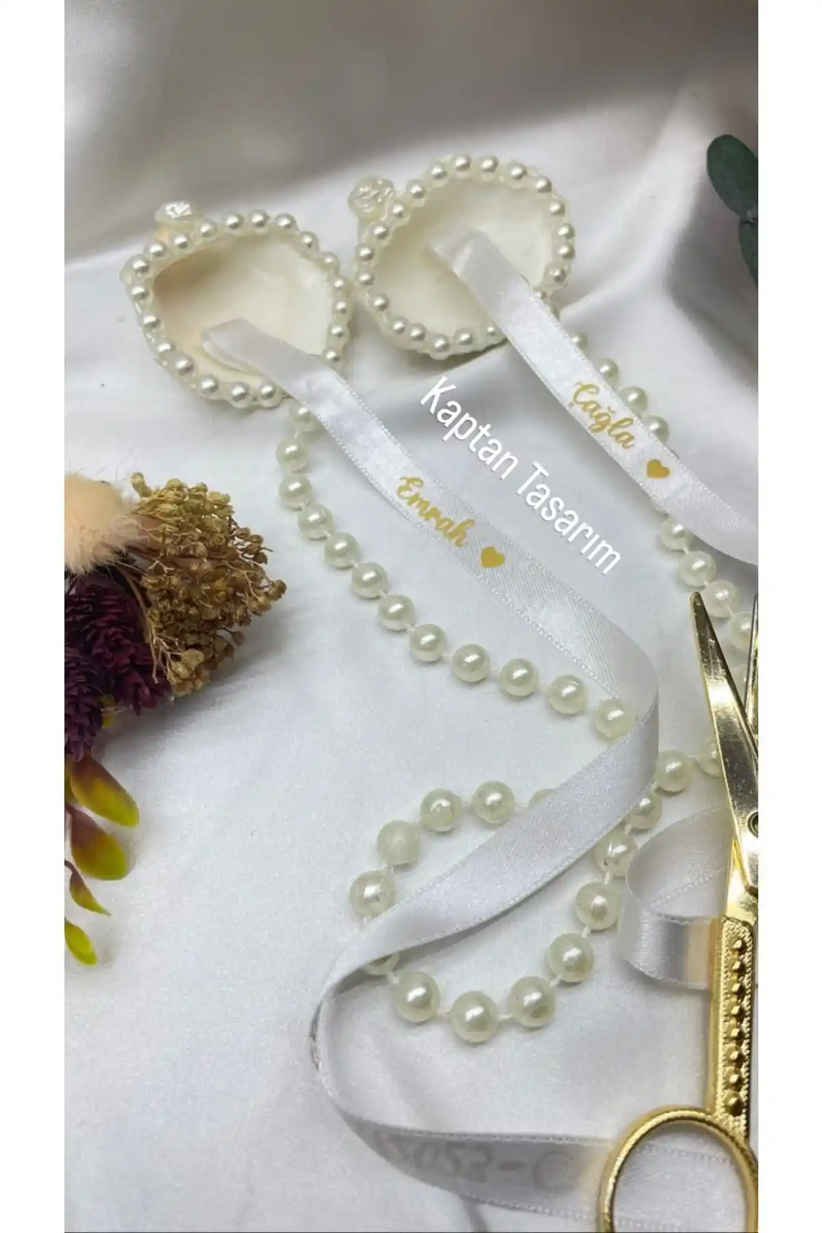 İncili Söz Kurdelesi ile Dekorasyonda Zarafetin ve Anlamın Buluşması