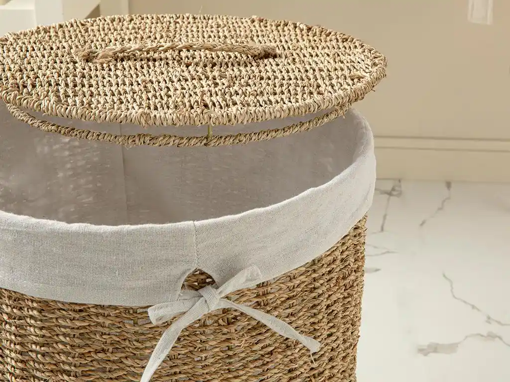 İngiliz Evleri Tarzında Çamaşır Sepeti Seçimi ve Dekorasyonda Yaratıcı Dokunuşlar