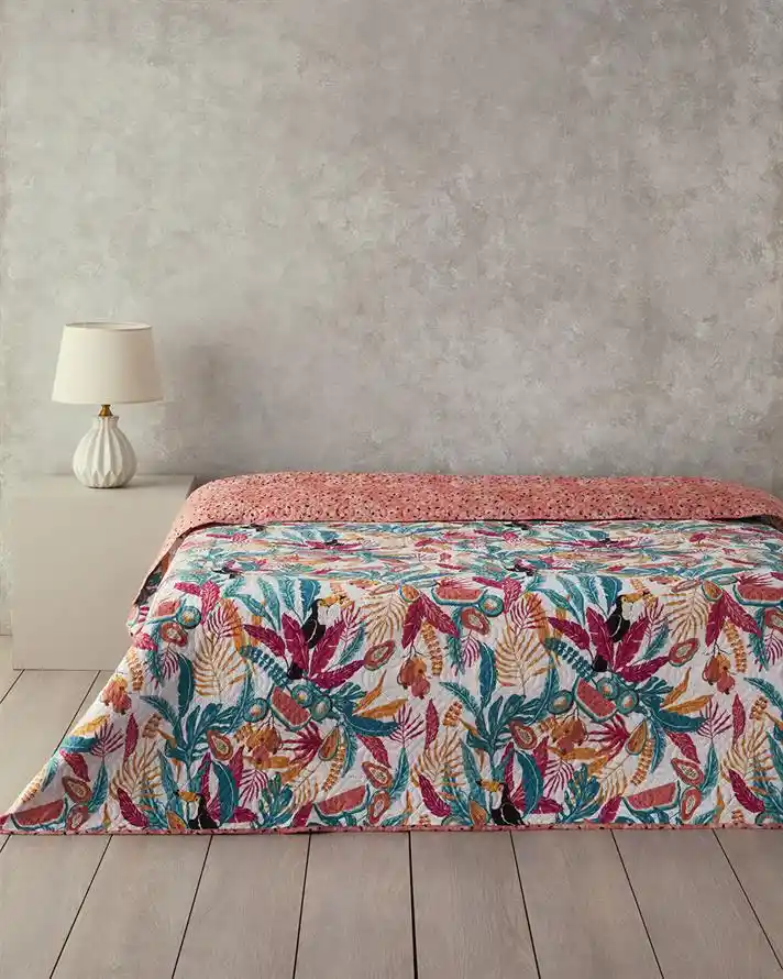 İngiliz Tarzı Çok Amaçlı Örtülerle Ev Dekorasyonunda Fonksiyonellik ve Estetiğin Buluşması