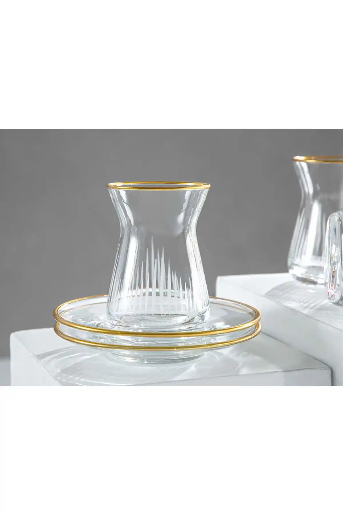 İngiliz Tarzı Ev Dekorasyonunda Çay Setleriyle Zarif ve Şık Atmosfer Yaratma