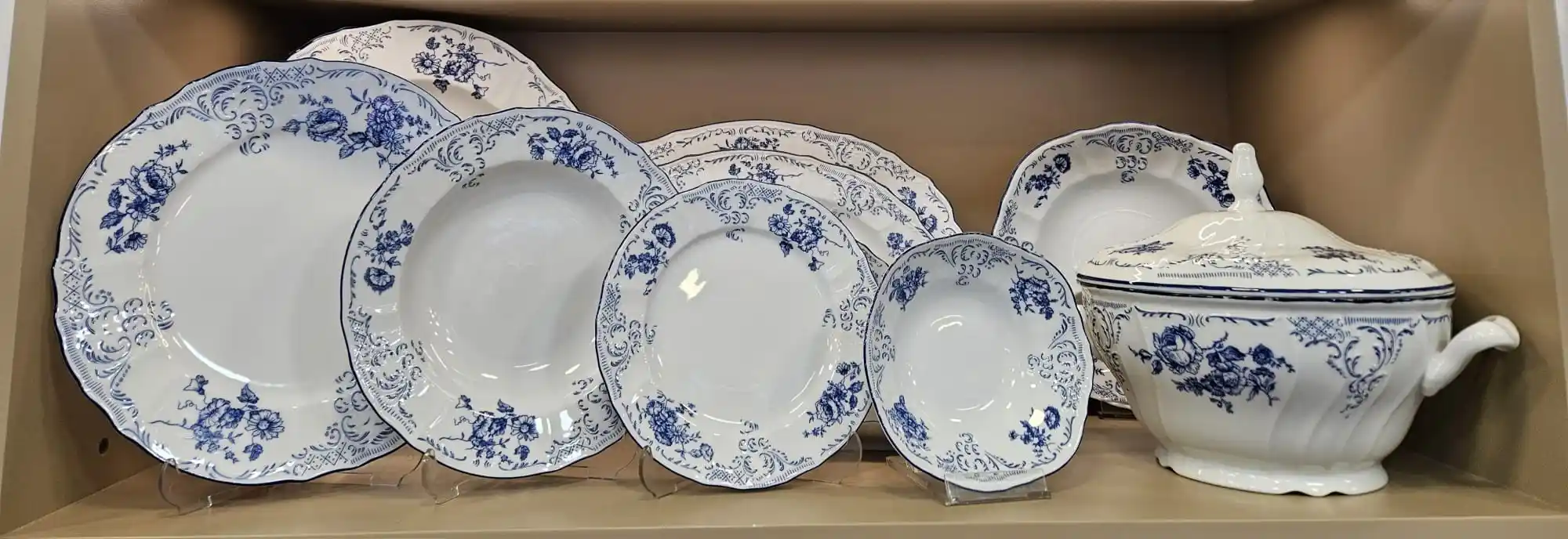 İngiliz Yemek Takımlarıyla Dekorasyonda Zarafet ve İşlevselliğin Buluşması