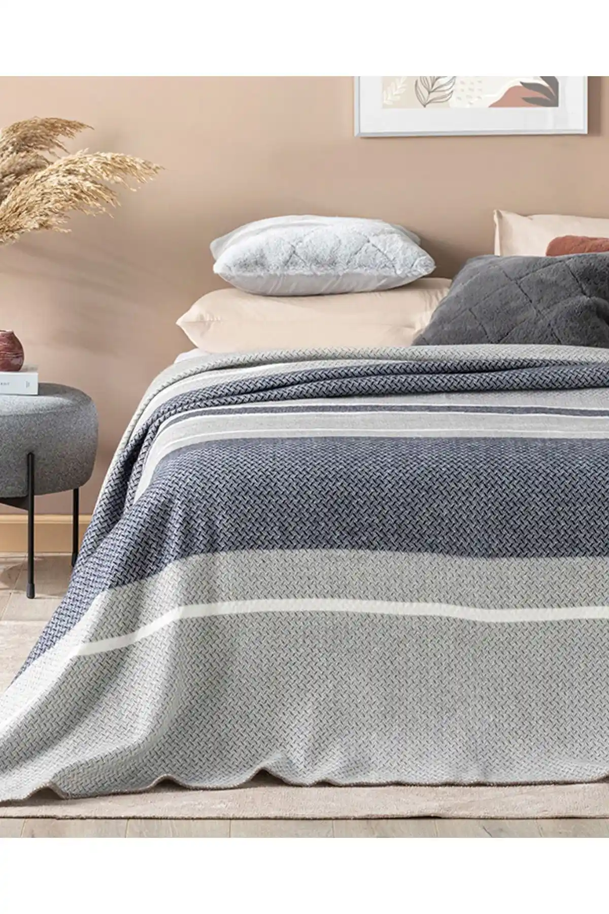 İngilizce Evlerde Günlük Battaniye Kullanımı ve Dekorasyonda Rolü