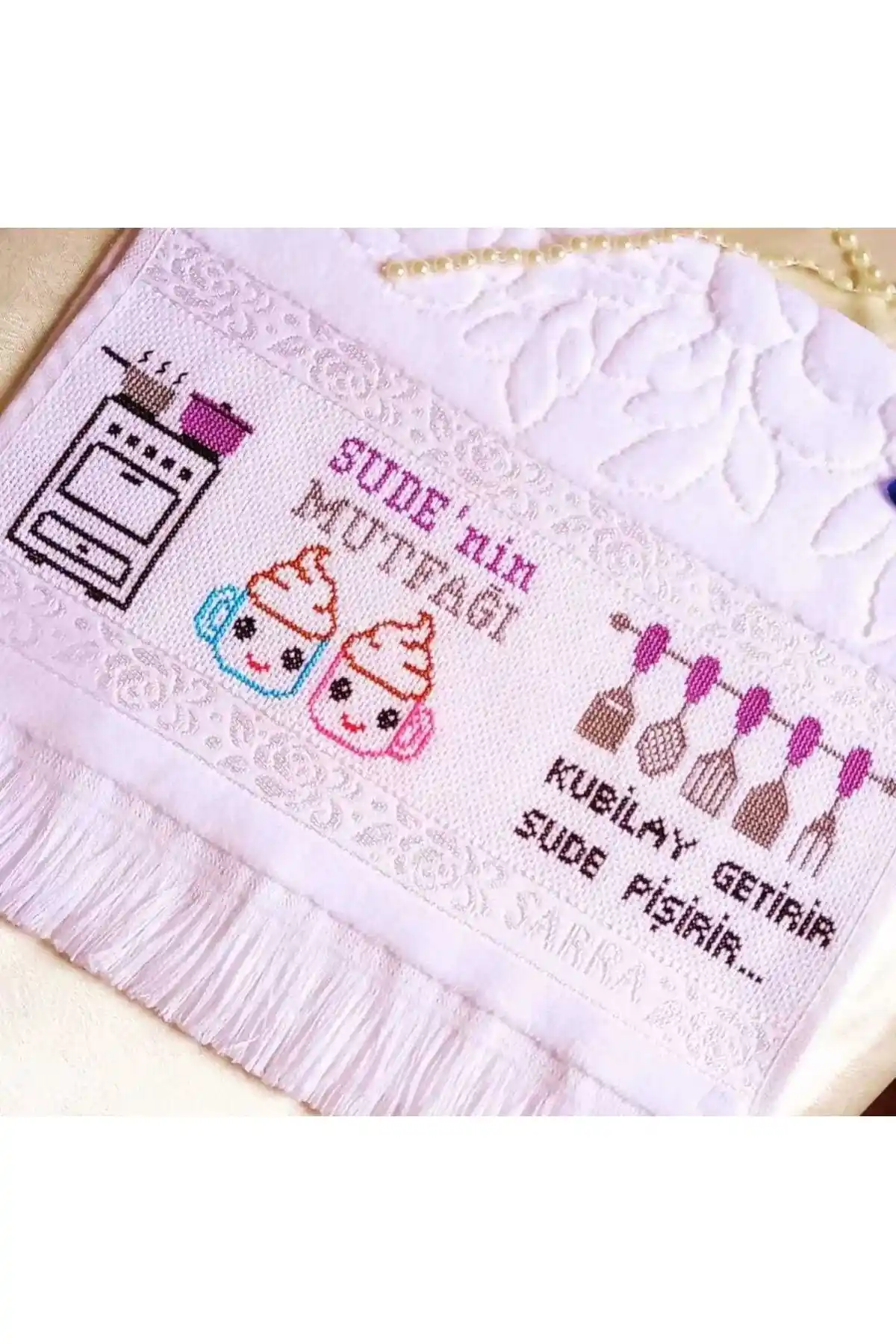 İşlemeli Mutfak Havlusu ile Dekorasyonda Zarafetin Yeni Adresi