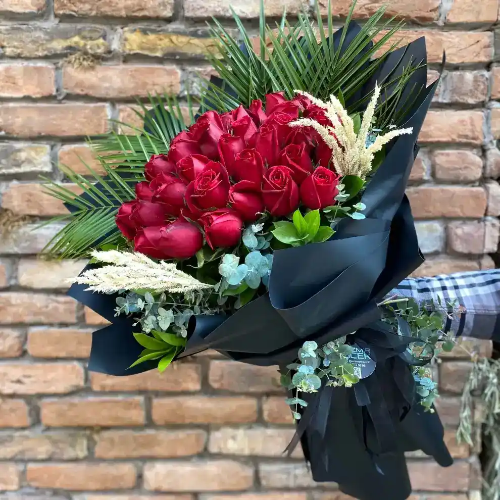 İzmir’de Çiçeklerle Dekorasyon: Doğal ve Estetik Yaşam Alanları Yaratma Rehberi