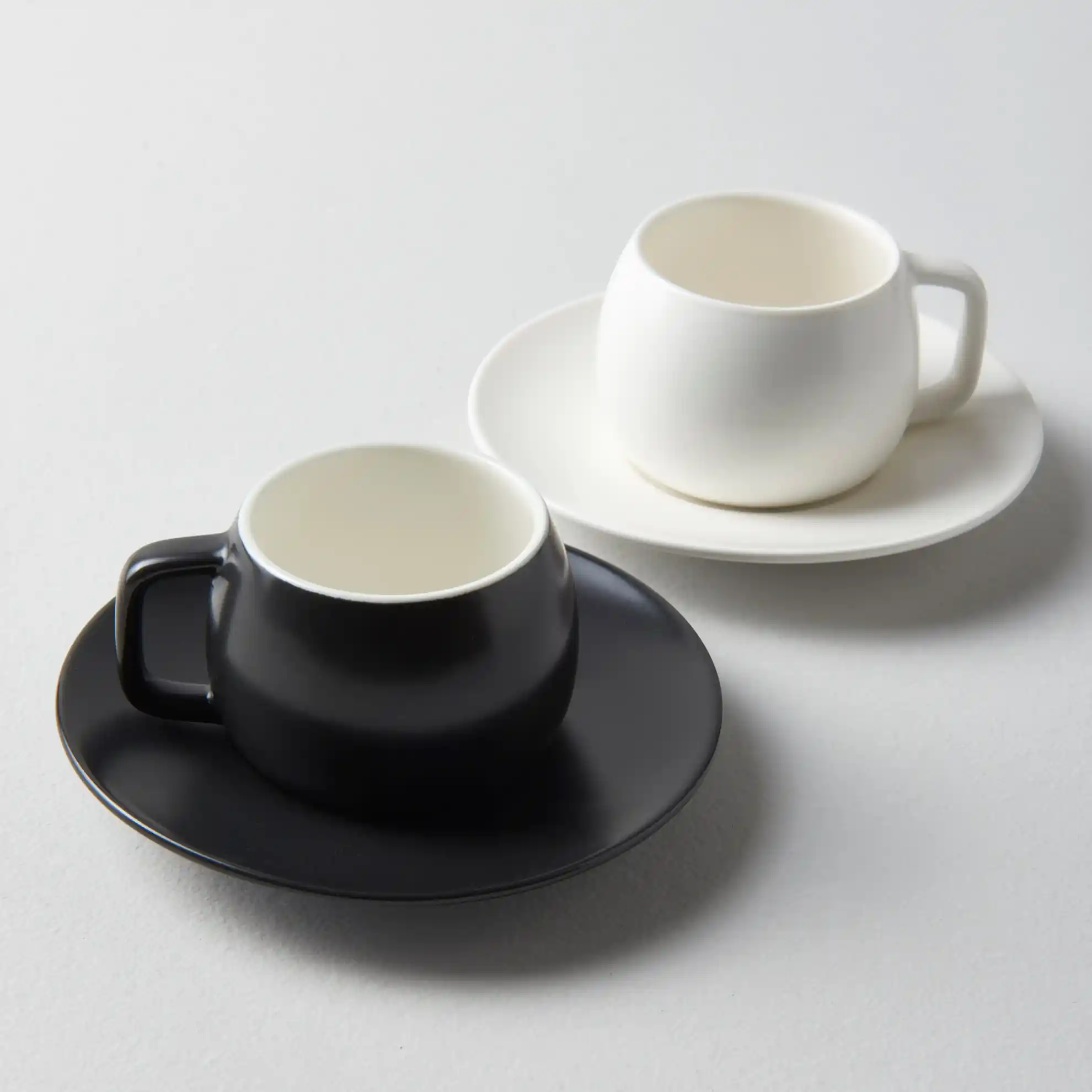 Kahve Fincanı ve Dekorasyon: Evine Şıklık Katmanın İncelikleri ve En Güzel Seçenekler