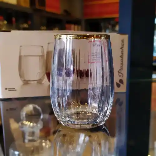 Kahve Yanı Su Bardağı Seçimi ve Dekorasyon İpuçlarıyla Mekânınızı Şıklıkla Bütünleştirin