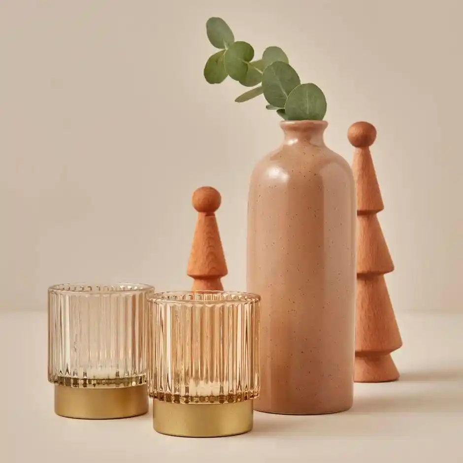 Kahverengi Vazolar ile Dekorasyonda Zarafet ve Sıcaklık Yaratma Rehberi