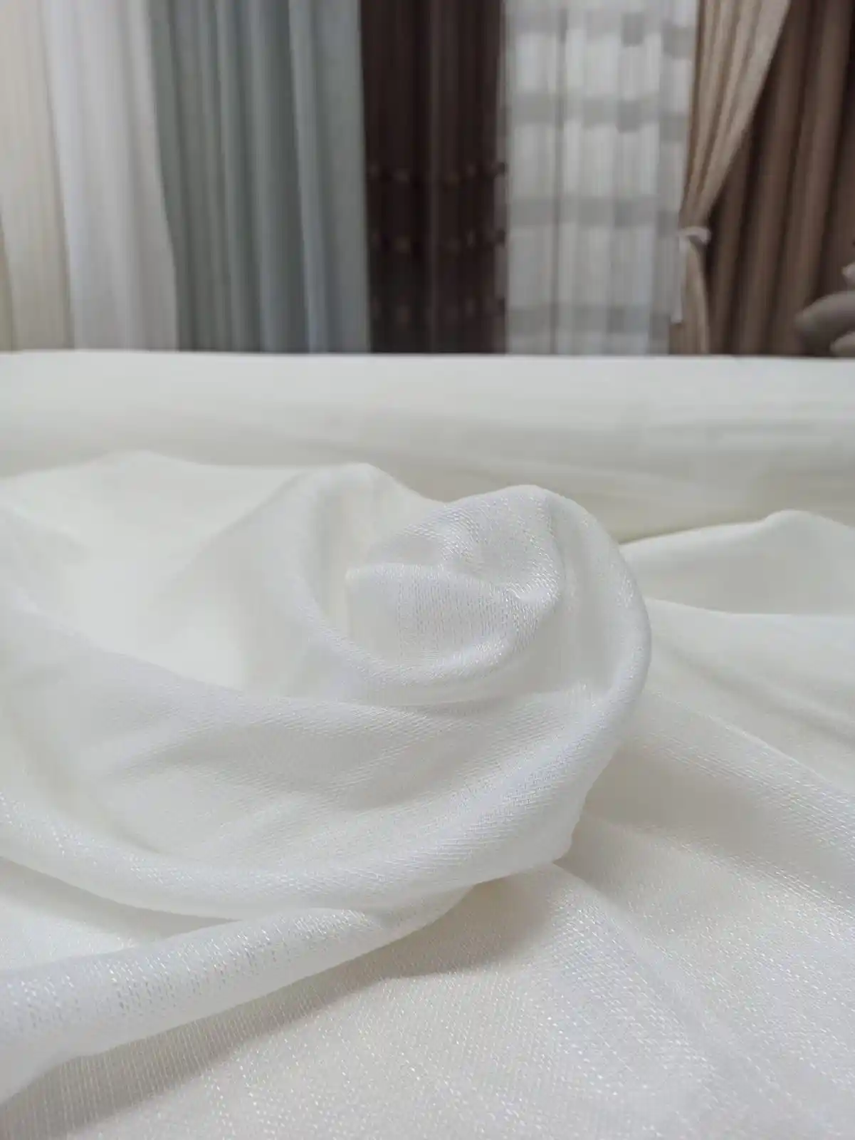 Kalın Tül Perde Dekorasyonunda Şıklık ve Fonksiyonellik İçin En İyi Seçenekler