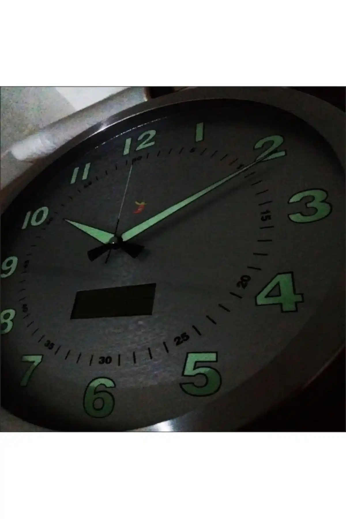 Kaliteli Duvar Saatleri: Dekorasyonun Şık ve Fonksiyonel Parçası