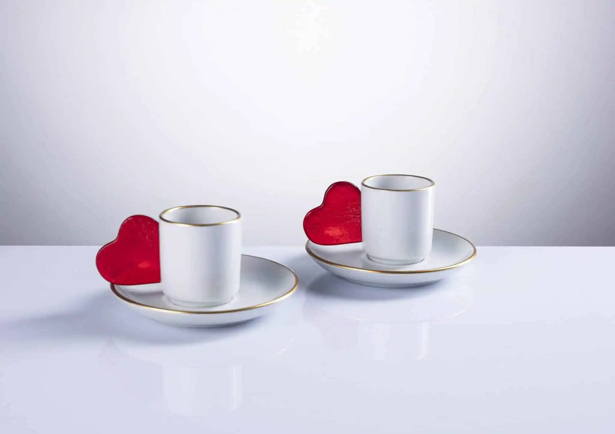 Kalpli Fincanlar: Dekorasyonda Sevgi ve Şıklığı Yansıtan Modern Tasarımlar