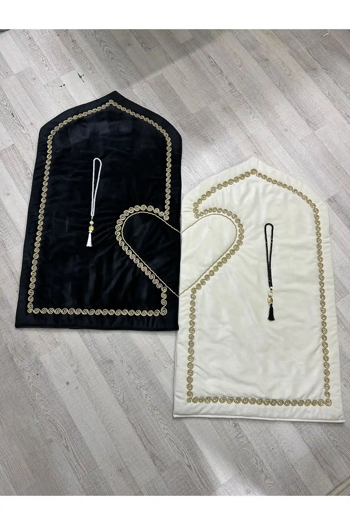 Kalpli Seccade Dekorasyonda Sevgi ve Şıklığın Sembollerinden Biri Olarak Kullanımı