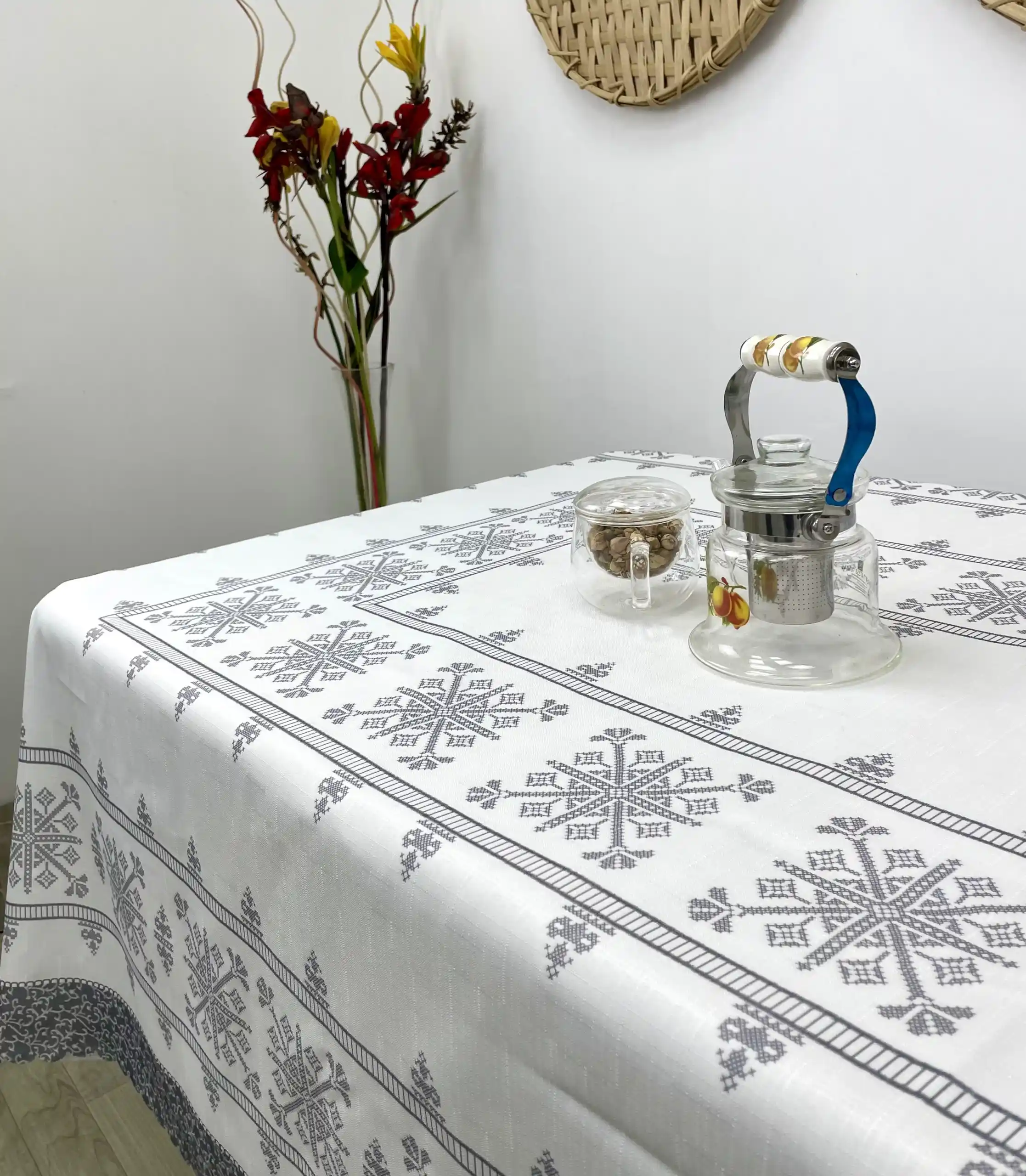 Kanaviçe Masa Örtüsü Dekorasyonda Zarif ve Nostaljik Dokunuşlar İçin Güncel Trendler ve Modeller