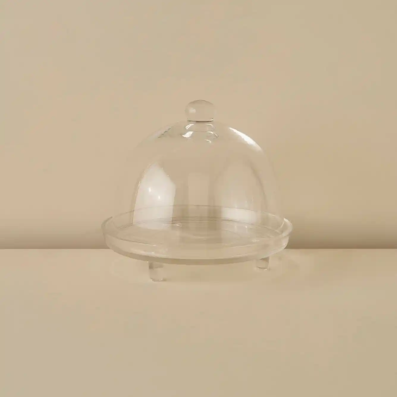 Kapaklı Kek Standları ile Dekorasyonda Şıklık ve İşlevselliği Bir Arada Sağlama