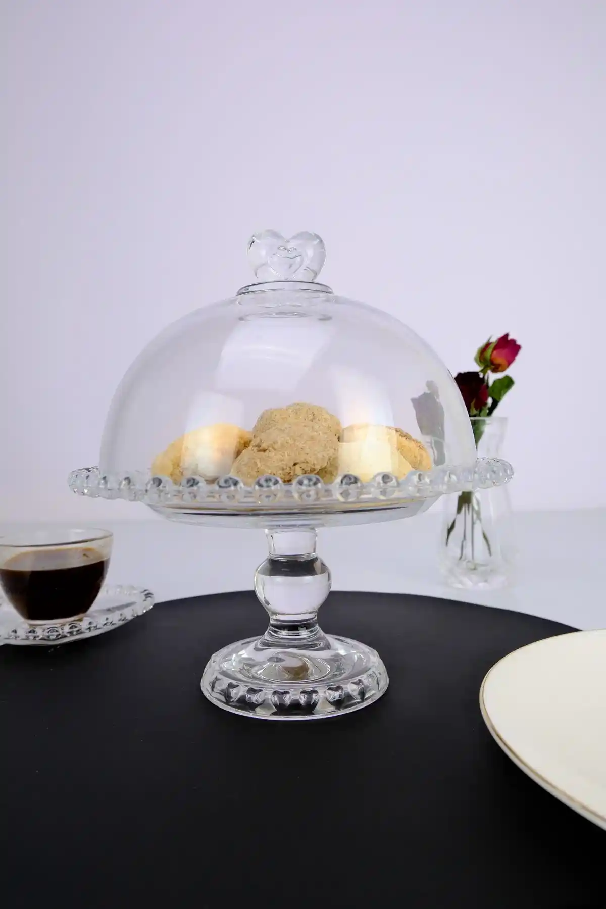 Kapaklı Pasta Standları ile Dekorasyonda Estetik ve İşlevsellik Bir Arada