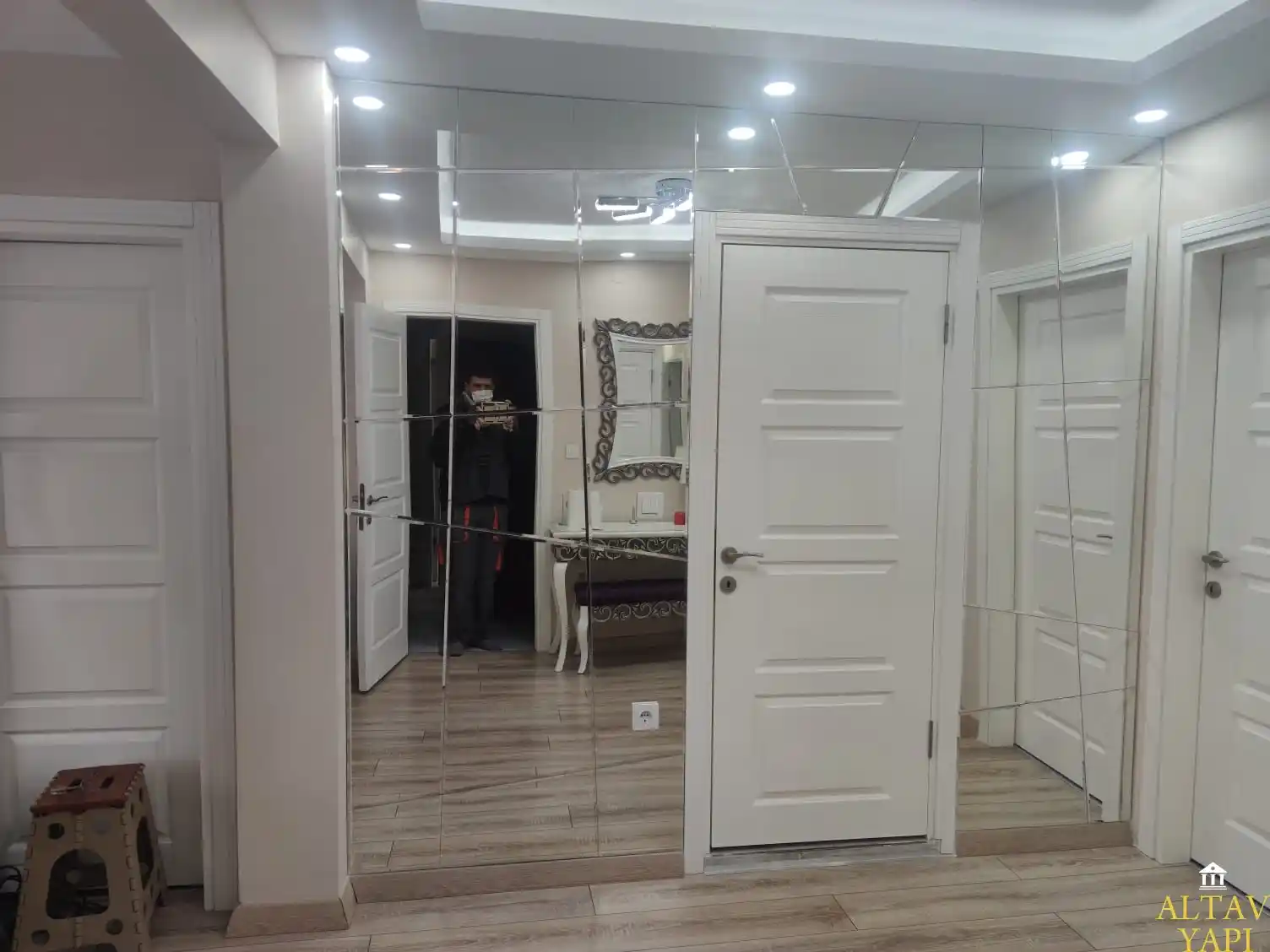 Kapı Girişine Uygun Aynalar ve Dekorasyon İpuçları 2023