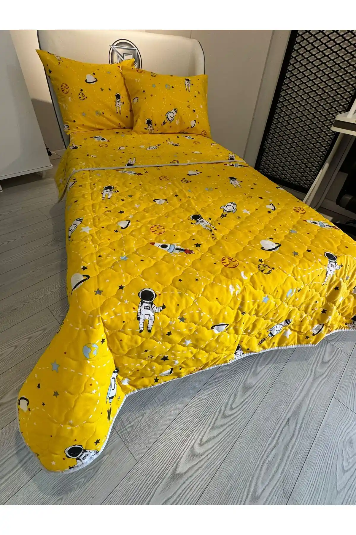 Kapitone Lastikli Yatak Örtüsü: Estetik ve Konforu Bir Arada Sunan Dekorasyon Seçeneği