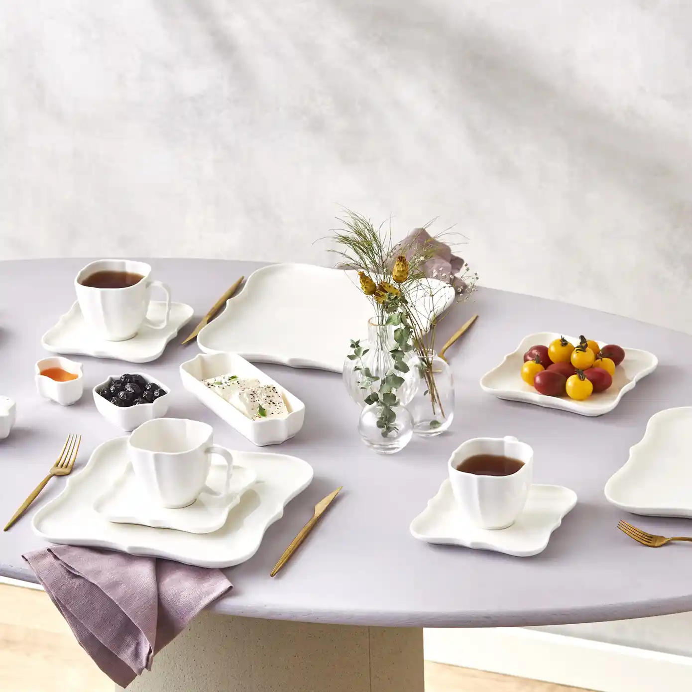 Karaca 12 Kişilik Kahvaltı Takımı ile Sofralarınıza Zarafet Katın