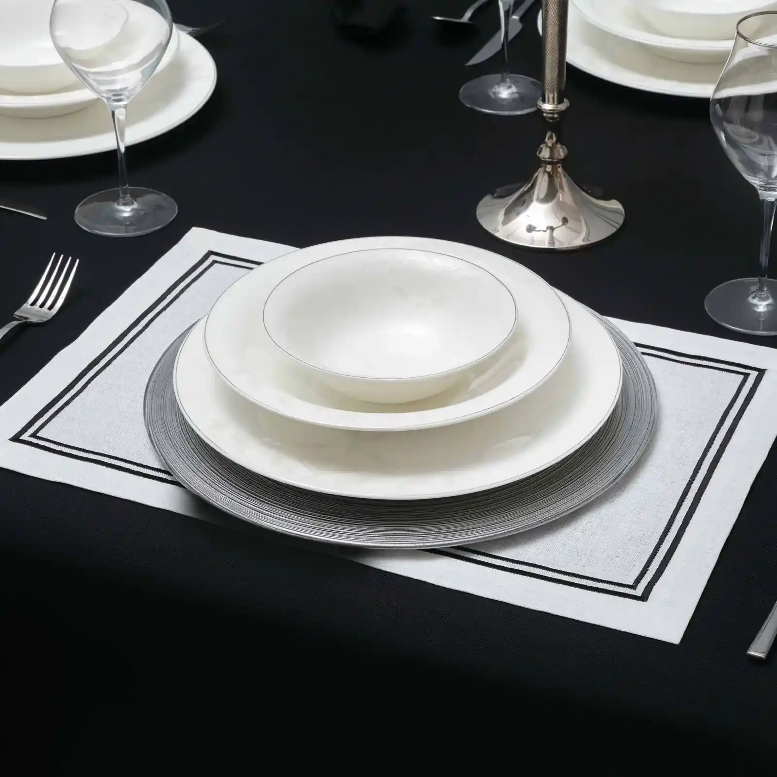 Karaca Amerikan Servisleri ile Sofralarınıza Şıklık Katın ve Dekorasyonunuzu Zenginleştirin