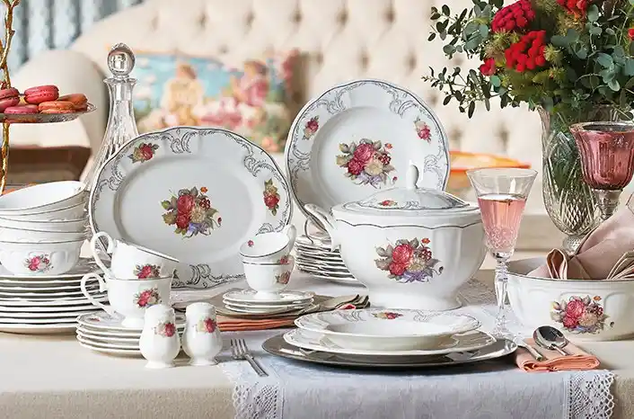 Karaca Çiçekli Yemek Takımlarıyla Sofralarınıza Zarafet Katın ve Dekorasyonunuzu Geliştirin