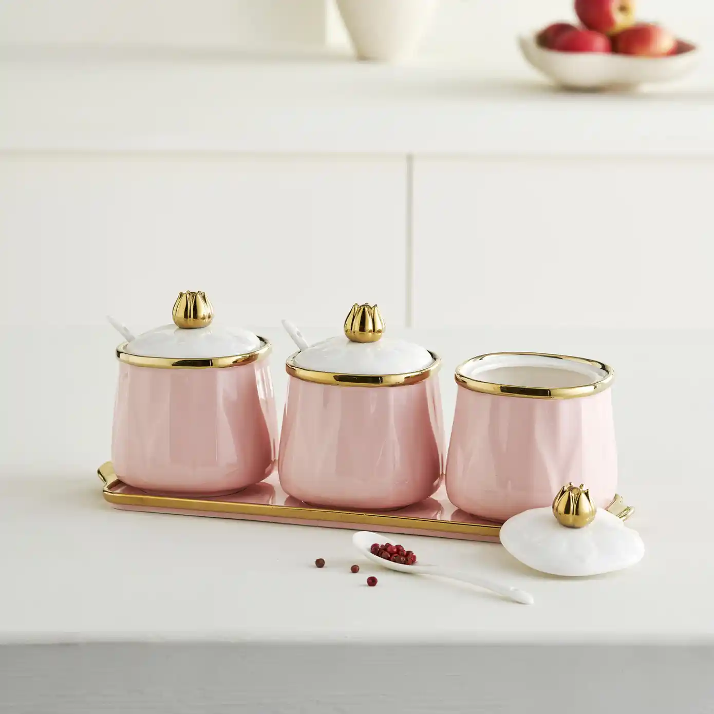 Karaca Lale Baharat Takımı: Şık ve Fonksiyonel Mutfak Dekorasyonları İçin Ideal Seçenek