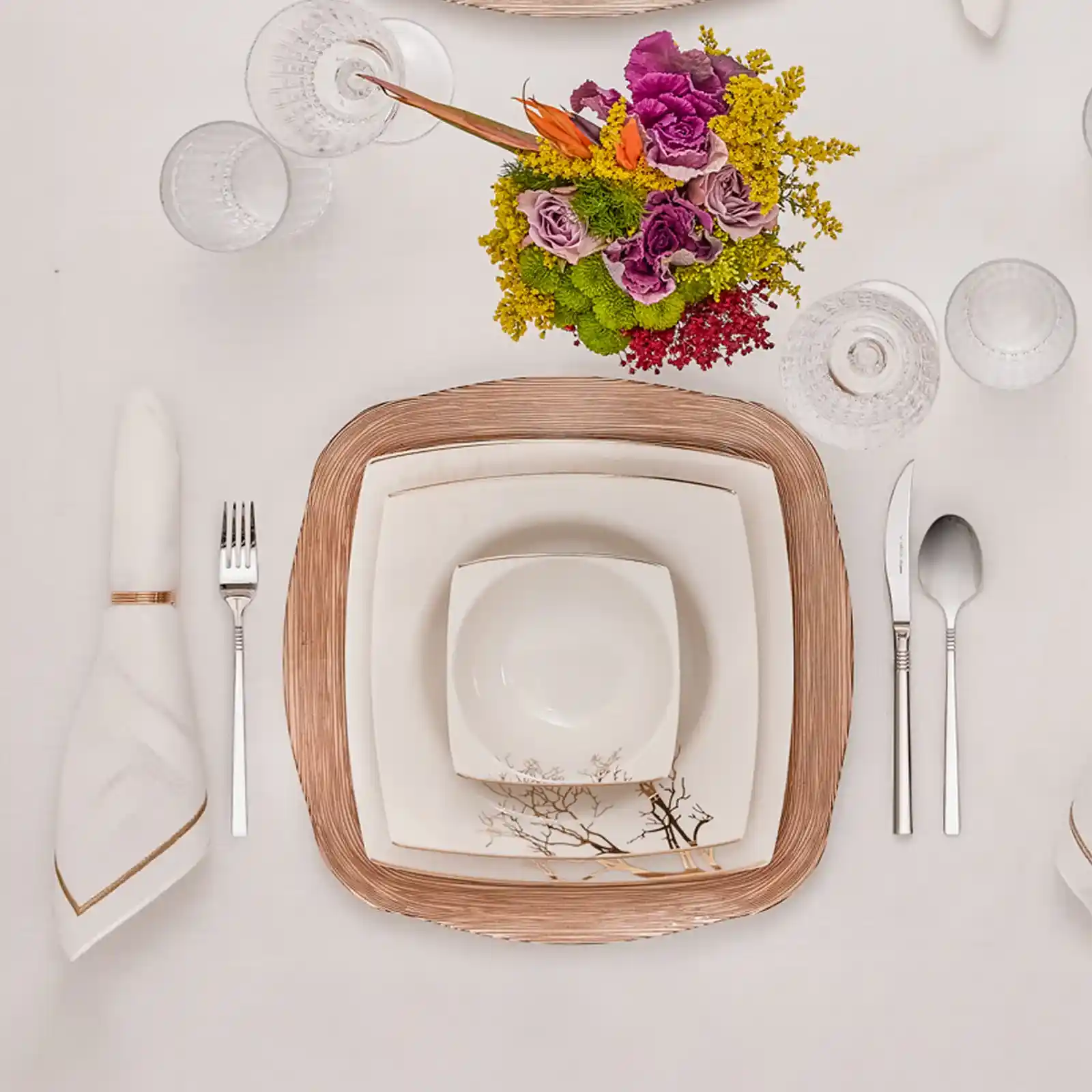 Karaca Linen Gold Masa Örtüsü ile Sofralarınıza Şıklık ve Zarafet Katın