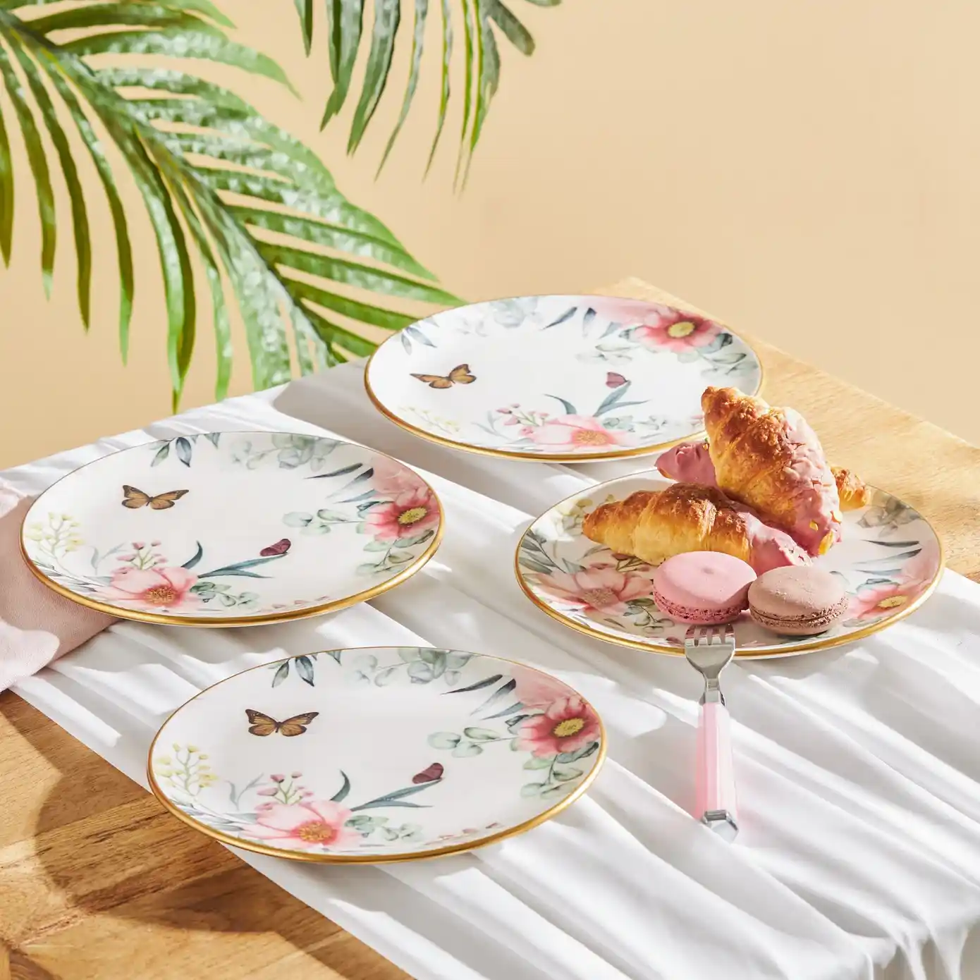 Karaca Pasta Takımları ile Sofralarınıza Şıklık Katın Modern ve Klasik Tasarımlar