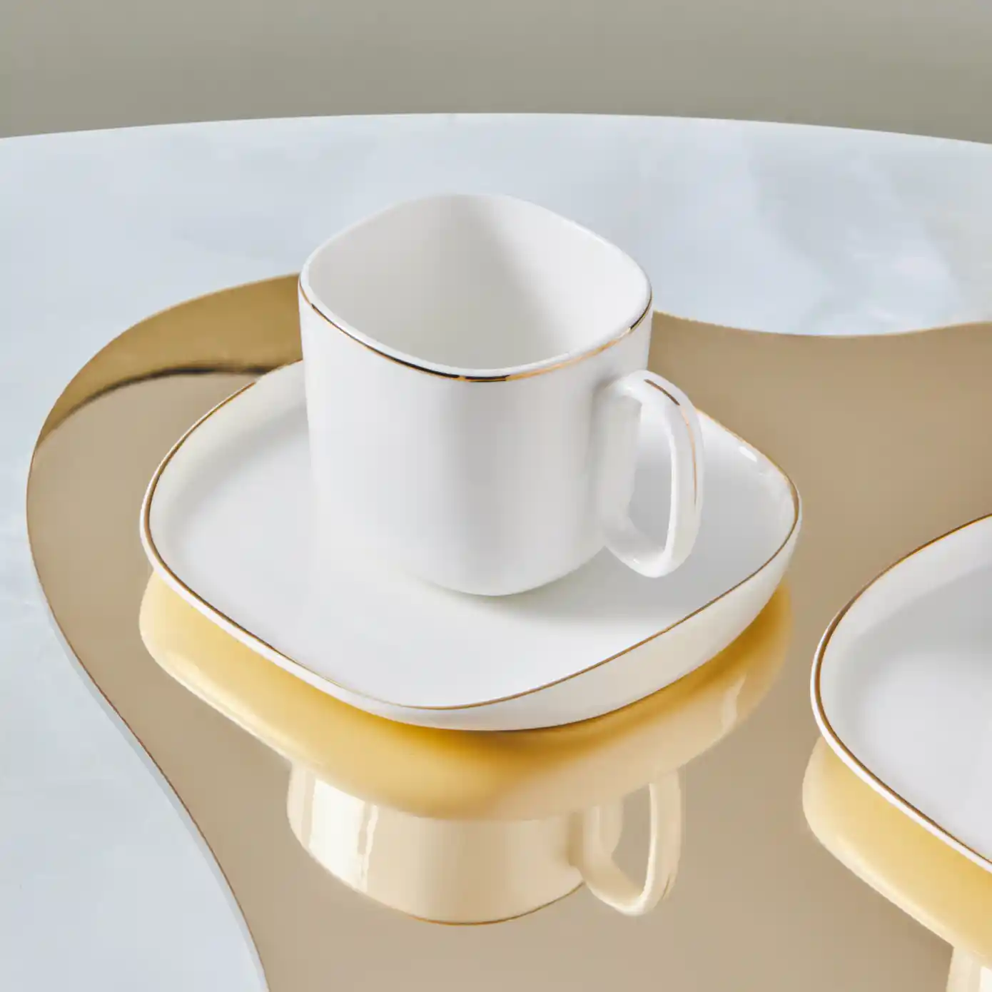 Karaca Plato Fincan Takımları ile Sofralarınıza Zarafet ve Kullanışlılık Katın