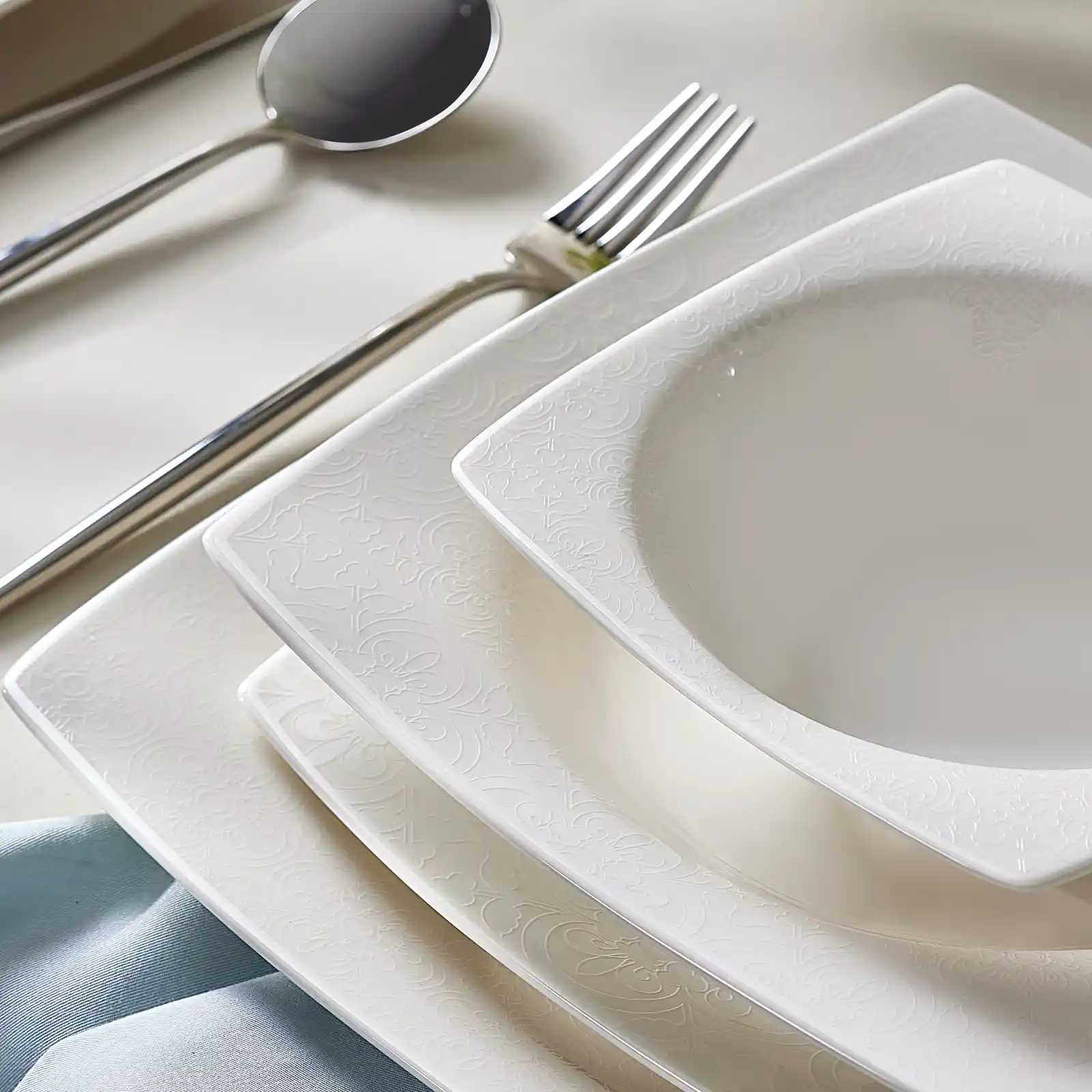 Karaca Royal Lace 24 Parça 6 Kişilik Porselen Yemek Takımı Dekorasyonda Zarafetin Anahtarı