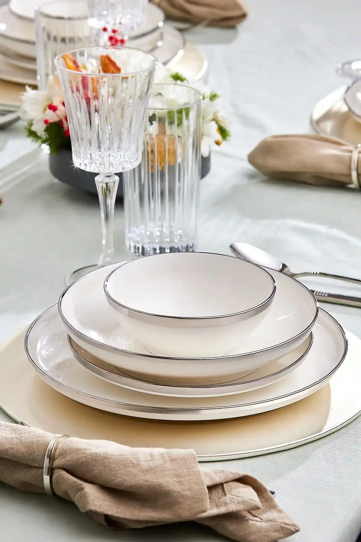 Karaca Streamline Eclipse Platin 57 Parça 12 Kişilik Modern Yemek Takımı