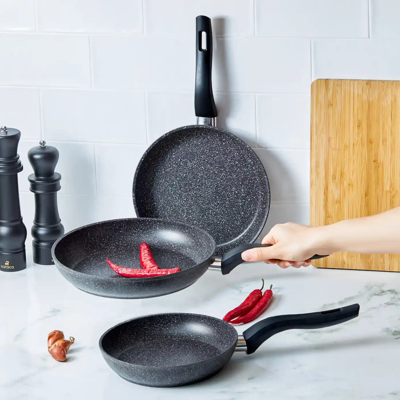 Karaca Tava Setleri: Şık ve Fonksiyonel Mutfak Gereçleriyle Dekorasyonunuzu Tamamlayın