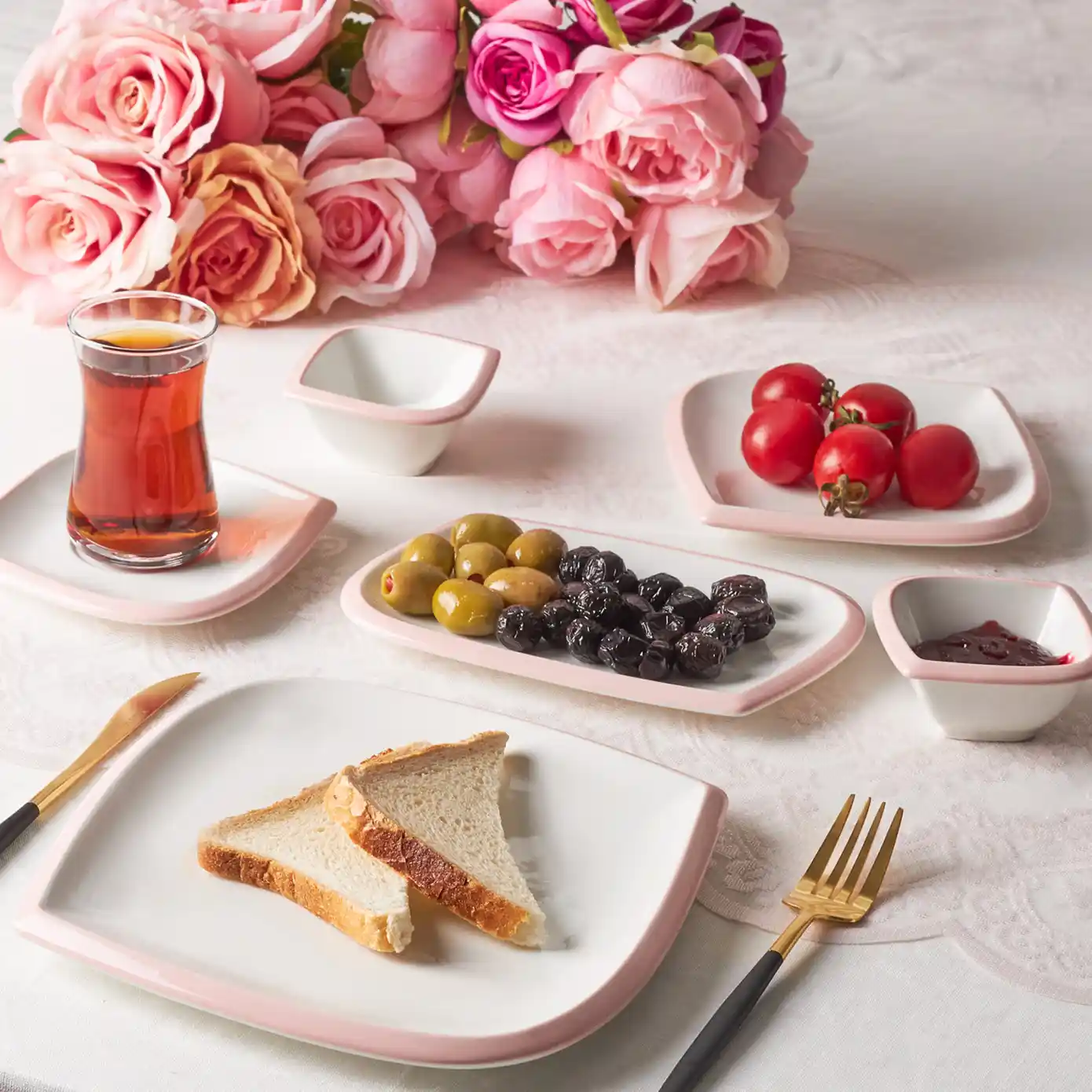 Karaca Tiny Kahvaltı Takımı ile Şık ve Fonksiyonel Sofralar Yaratın