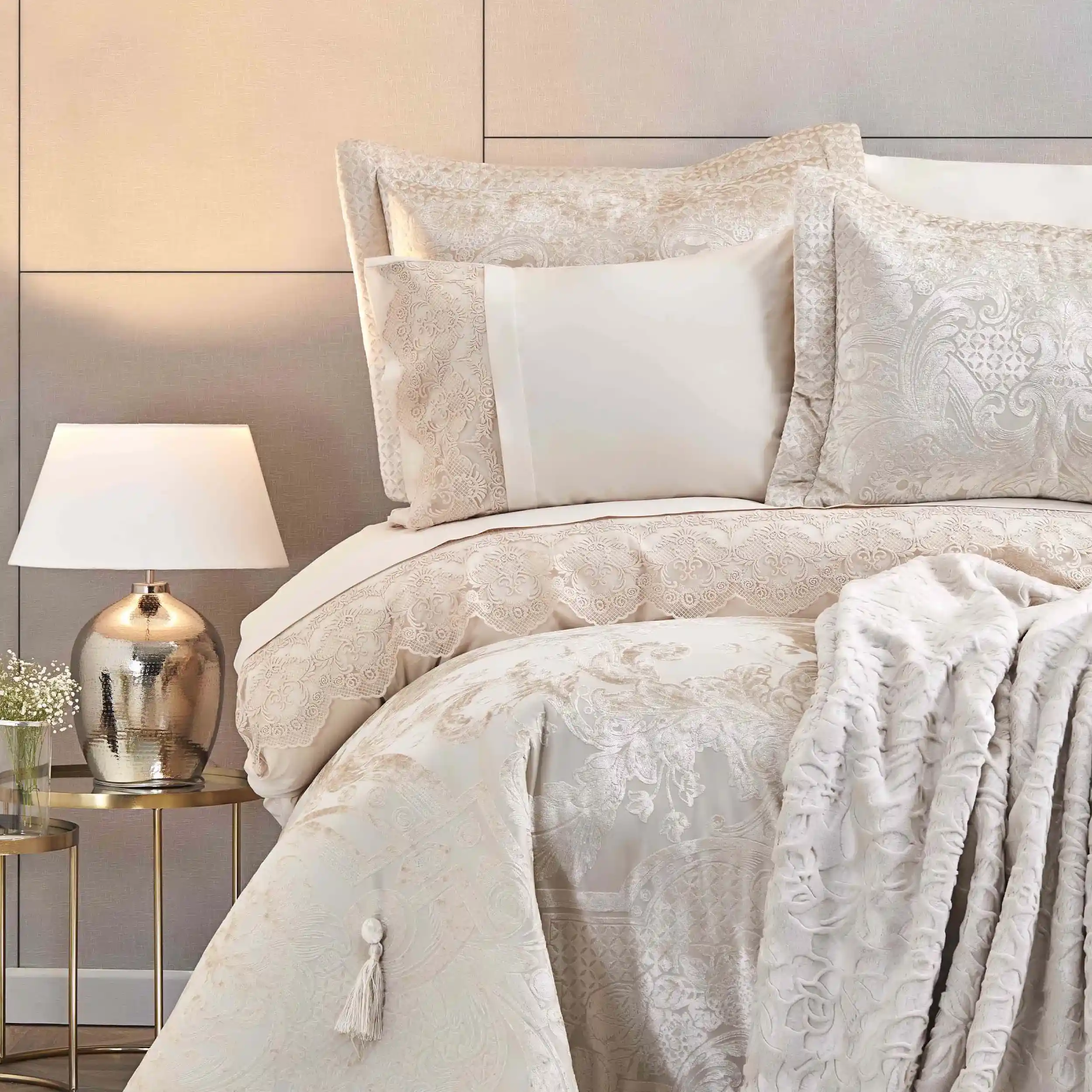 Karaca Valeria Best Gold ile Şık ve Modern Ev Dekorasyonu İçin İpuçları