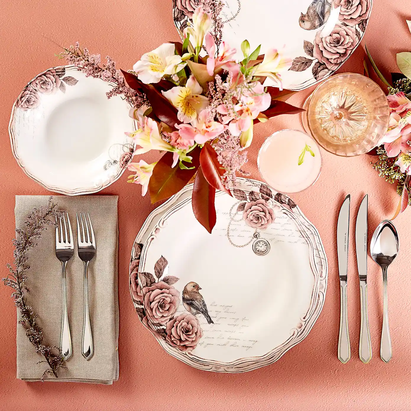 Karaca Yadigar Yemek Takımıyla Dekorasyonunuza Zarif ve İşlevsel Dokunuşlar