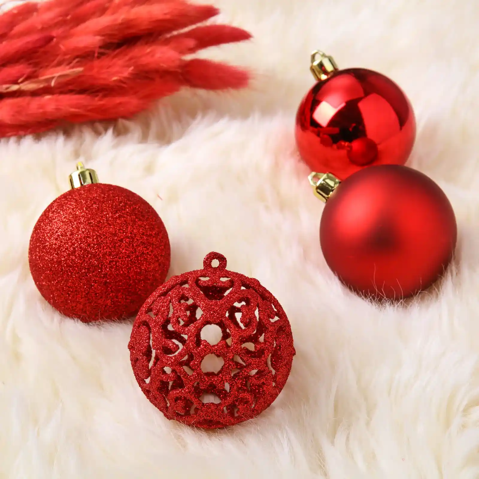 Karaca Yılbaşı Süsleri ile Evinizi Şık ve Renkli Hale Getirin