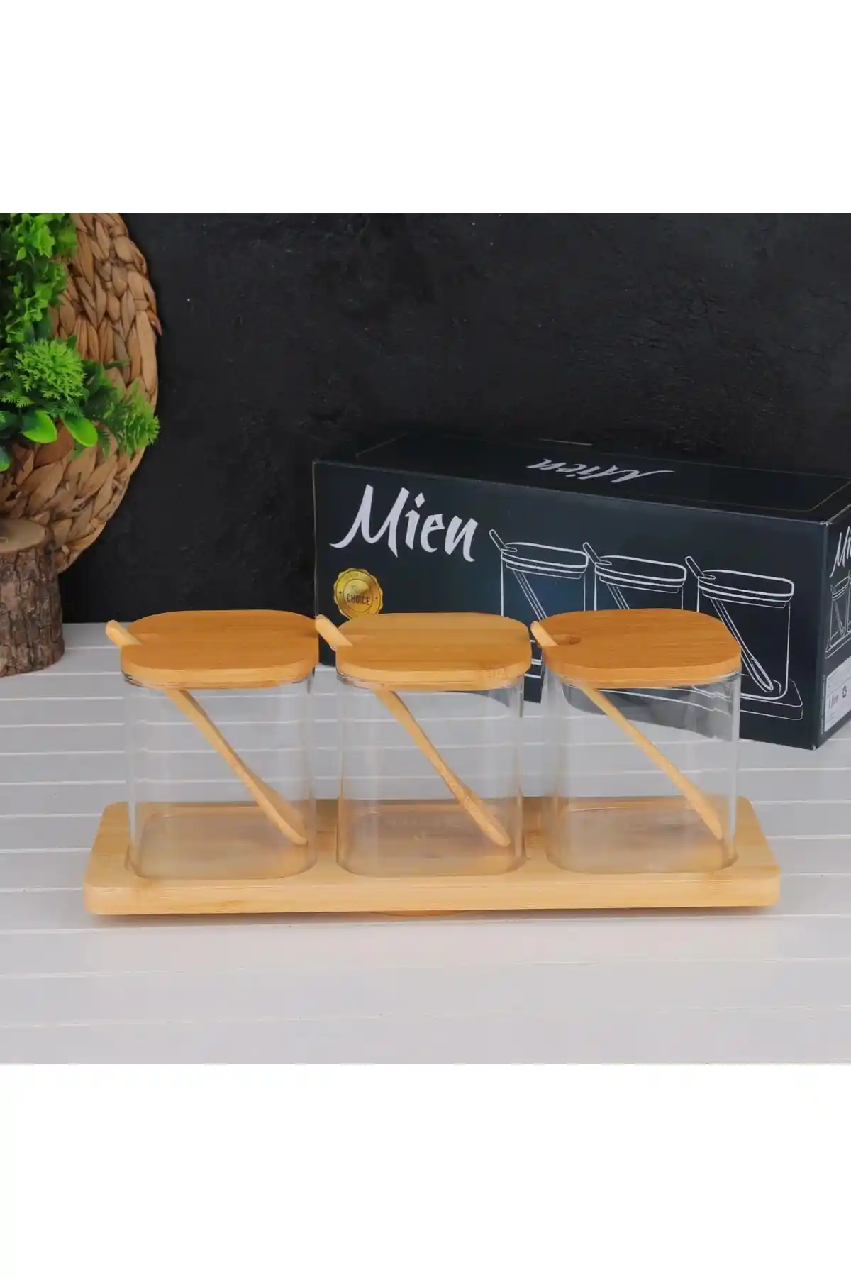 Kare Cam Baharatlıklar ile Modern ve Şık Mutfak Dekorasyonu Çözümleri