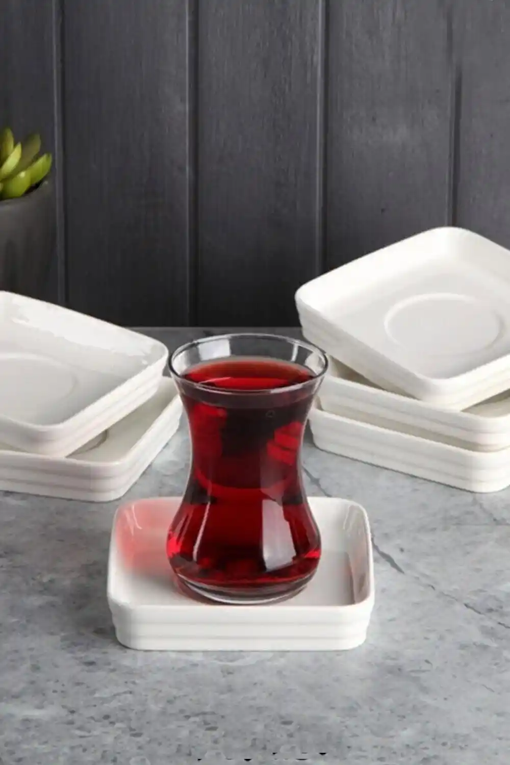 Kare Çay Tabağı Dekorasyonda Zarafetin Anahtarı: Modern ve Şık Sunumlar İçin Rehber