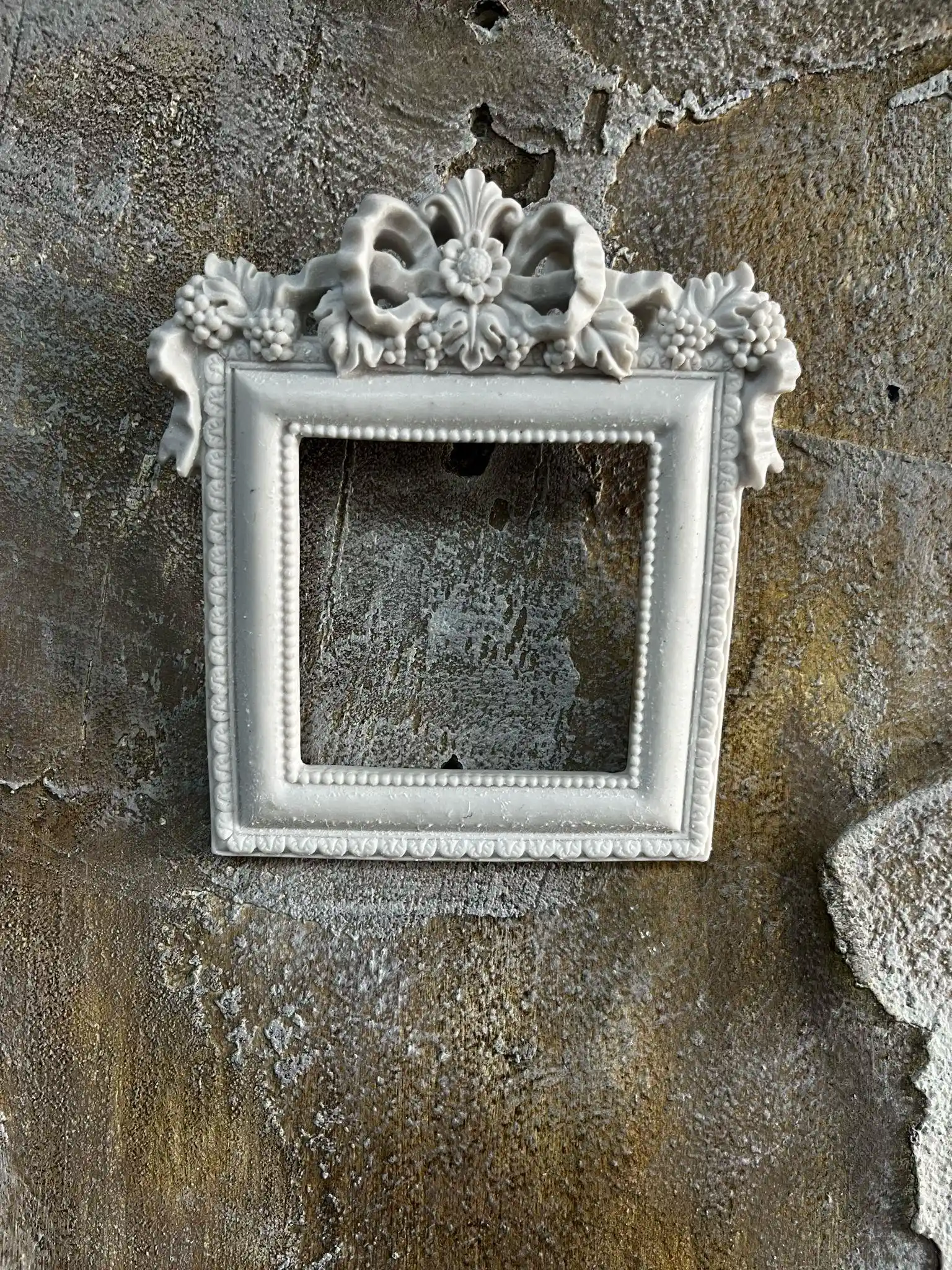 Kare Çerçeve Dekorasyonuyla Şıklık ve Sadeliği Birleştiren Modern Yöntemler