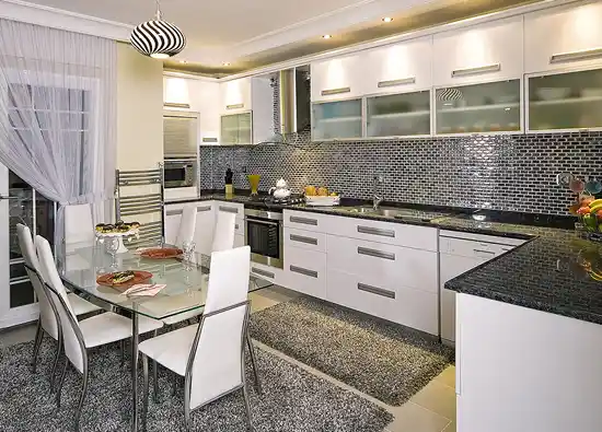 Kare Küçük Mutfak Tasarımlarıyla İşlevsellik ve Estetiği Bir Arada Yakalamak