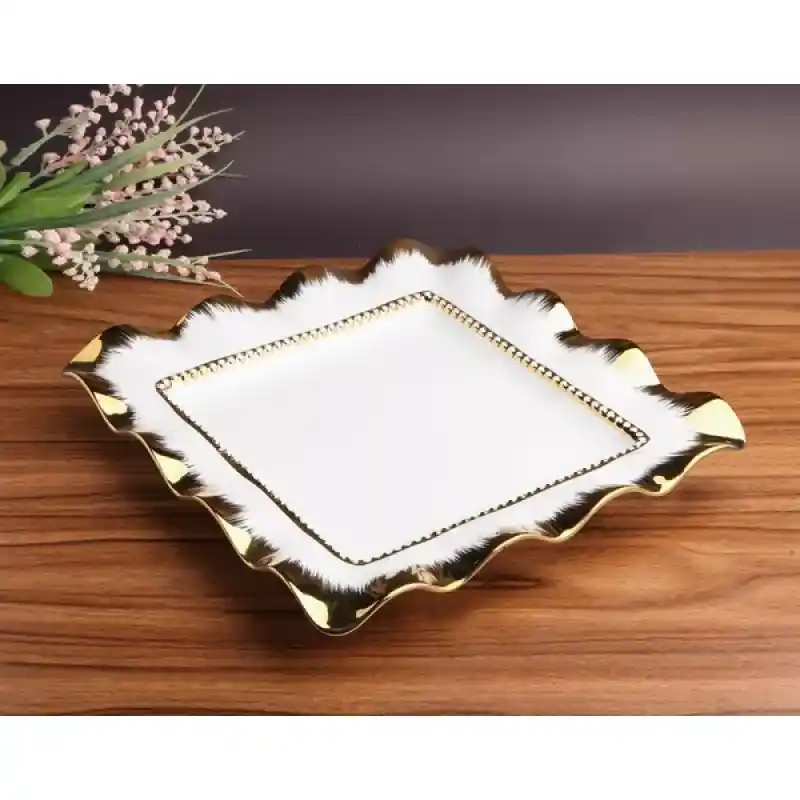 Kare Sunum Tabağı Dekorasyonda Şıklık ve Fonksiyonelliğin Buluşma Noktası