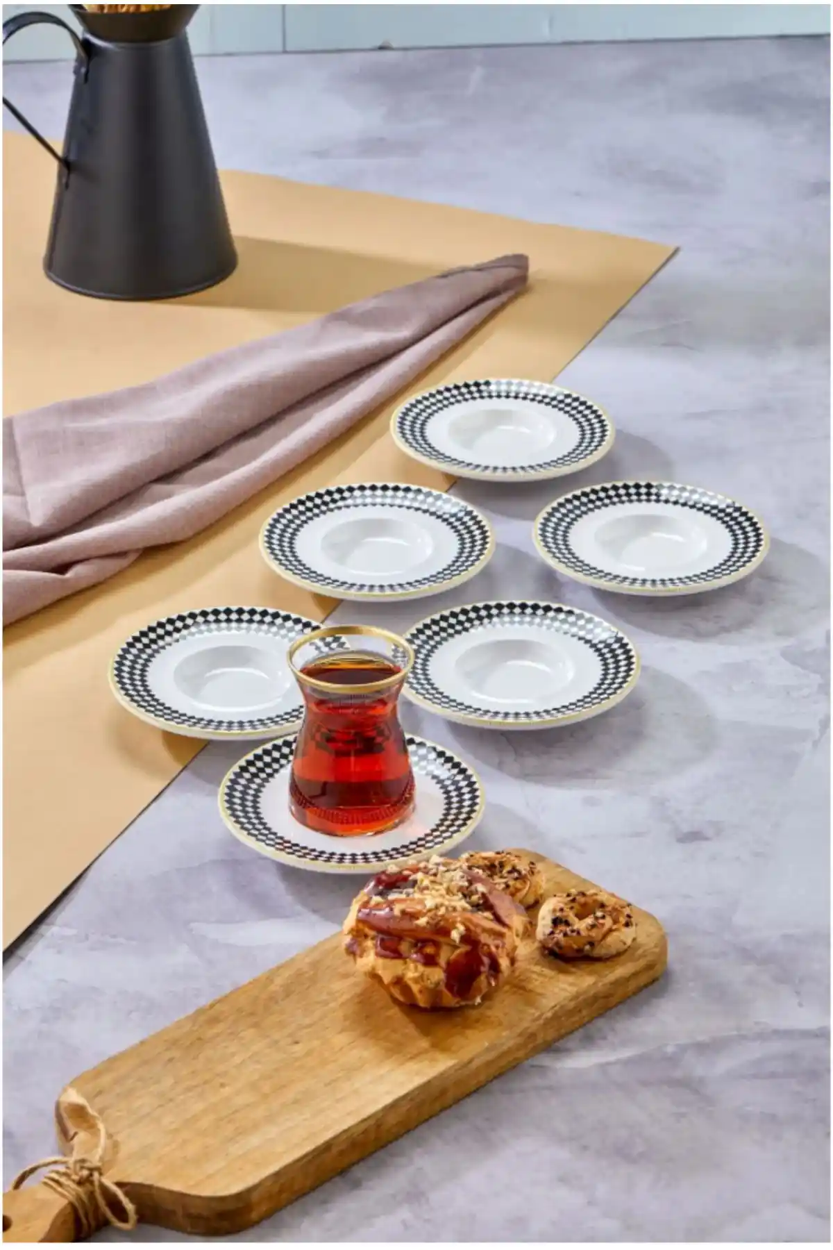 Kare Tabak Takımı ile Şık ve Fonksiyonel Dekorasyon Çözümleri