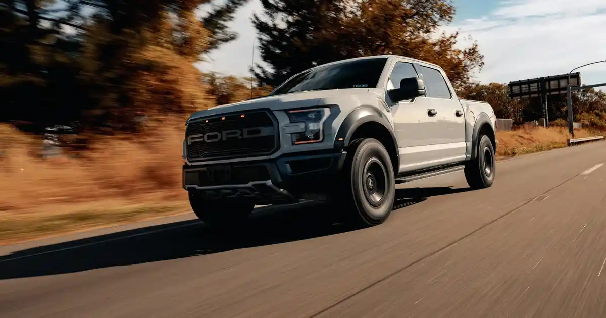 Katlanabilir Plastik Masalar ile Fonksiyonellik ve Estetiği Bir Arada Sağlayın