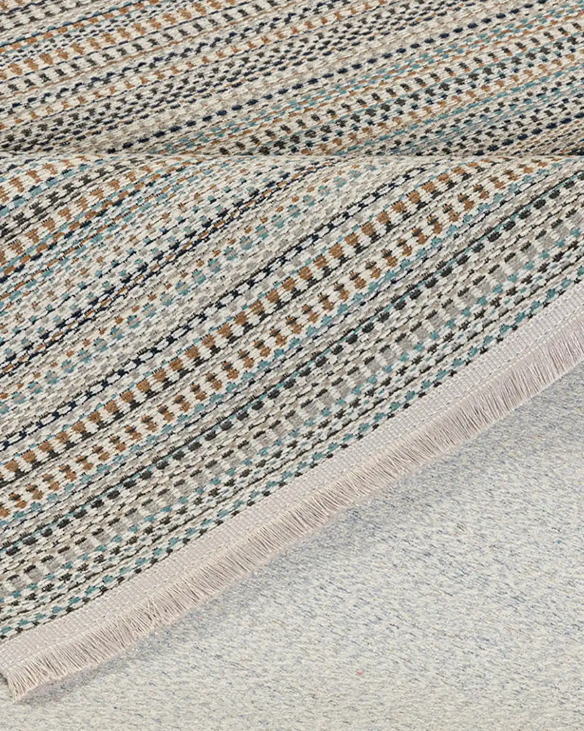 Kaydırmaz Tabanlı Halılar: Güvenlik ve Şıklığı Bir Arada Sunan Modern Çözümler