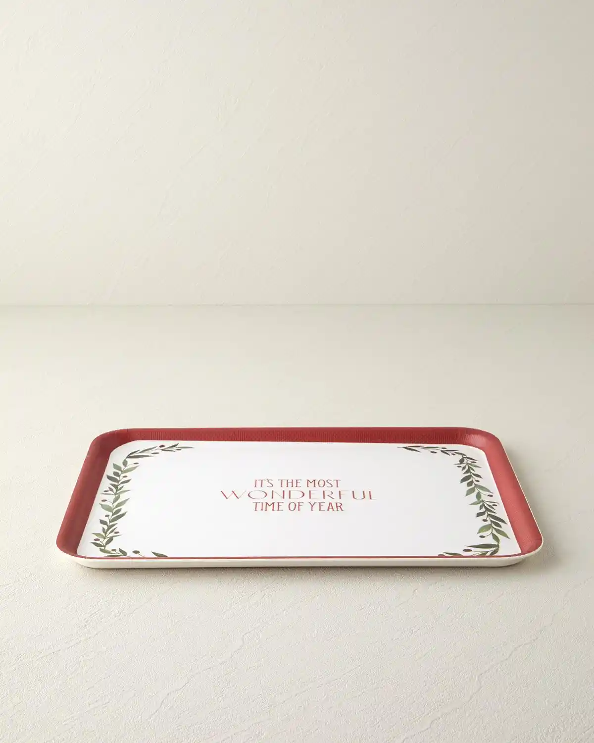 Kaydırmaz Tepsi ile Dekorasyonda Güvenlik ve Estetiği Bir Arada Sağlayın