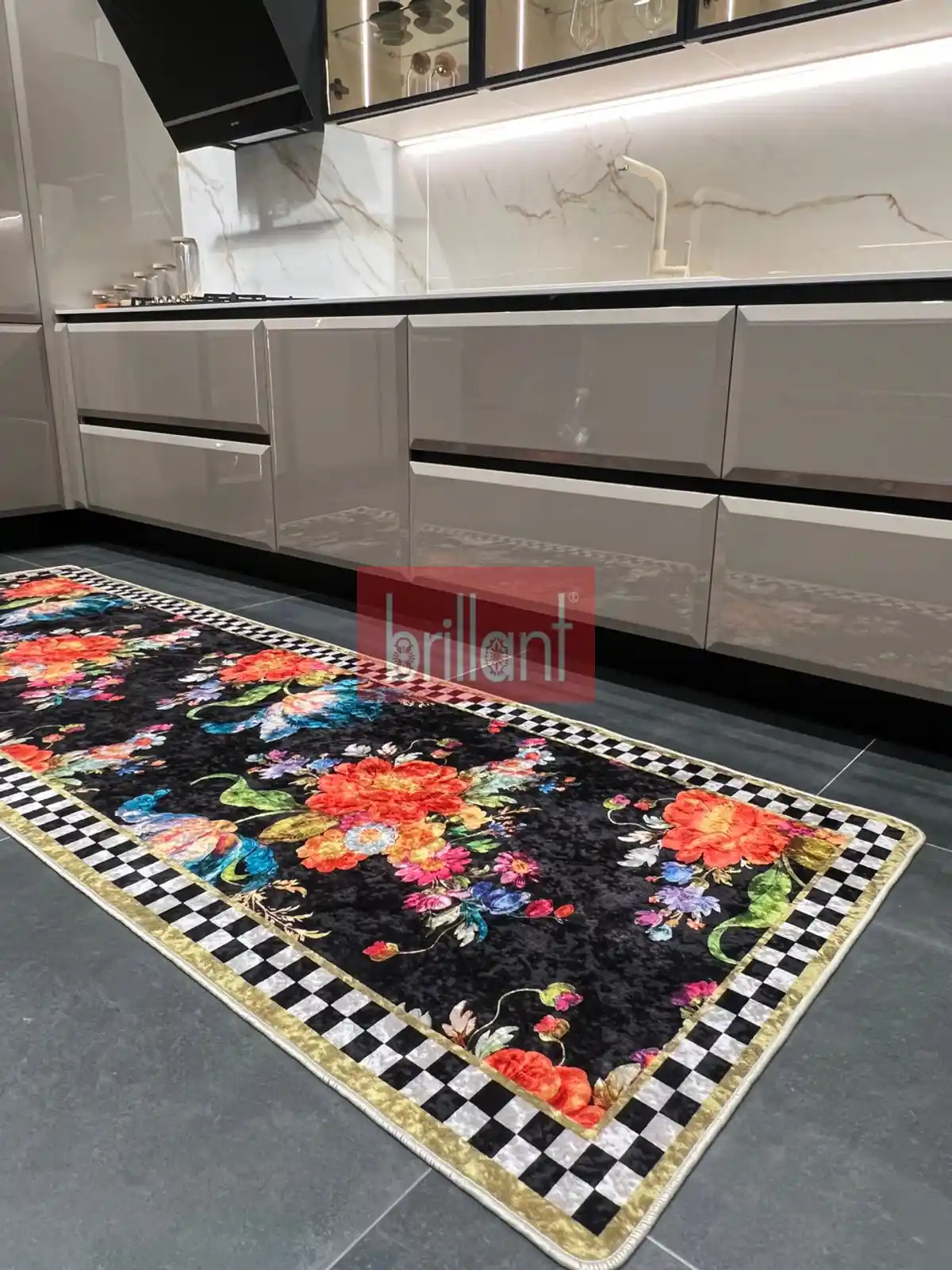 Kaymaz Mutfak Halısı Seçerken Güvenlik ve Estetiği Bir Arada Sağlama Rehberi