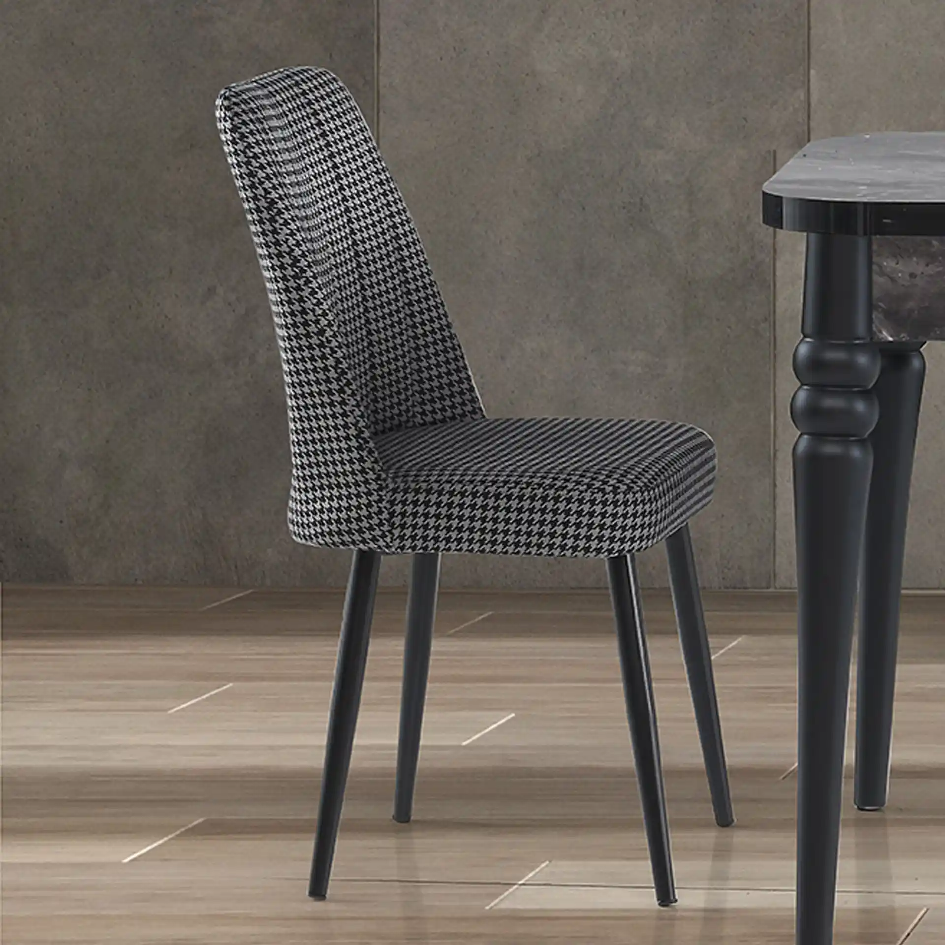 Kaz Ayağı Sandalye ile Dekorasyonda Şıklık ve Fonksiyonellik Yaratın